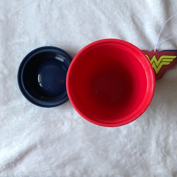 Wonder Woman Travel Mug - Picture 5 of 5